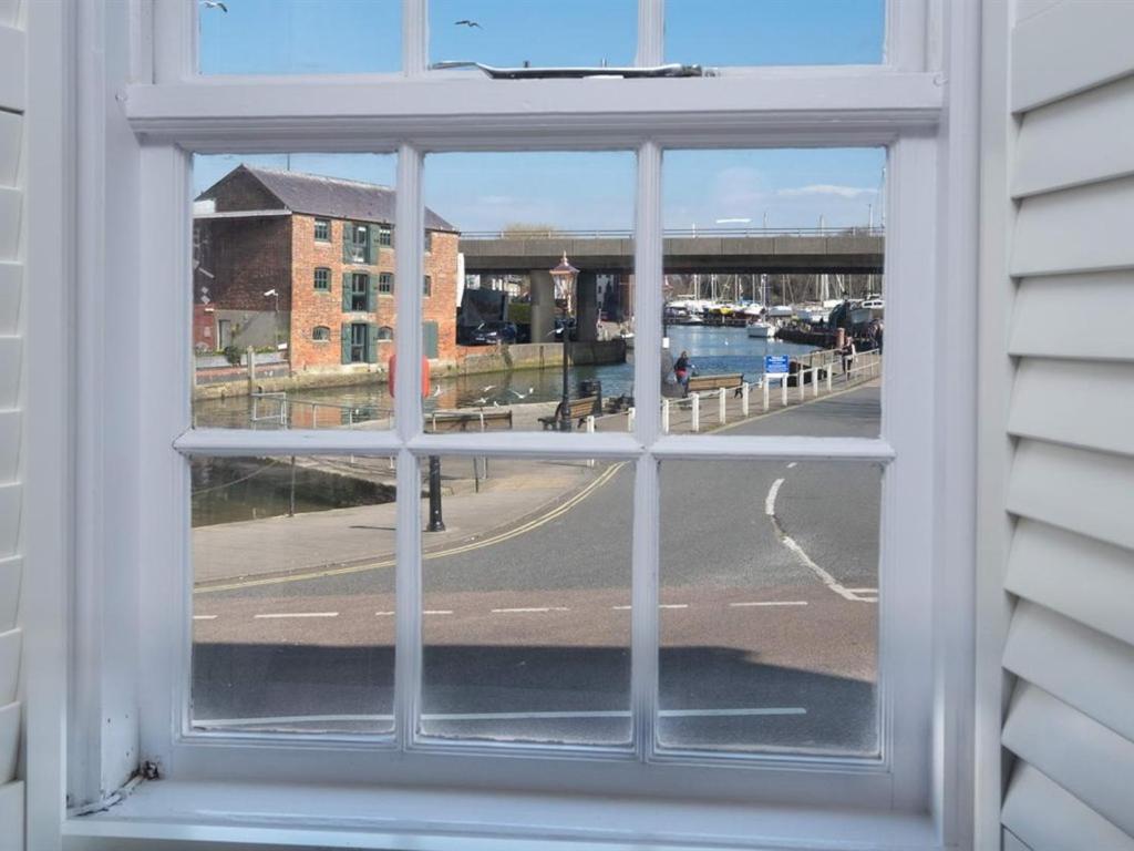 One Holyrood Hotel & Cafe Newport  Zimmer foto