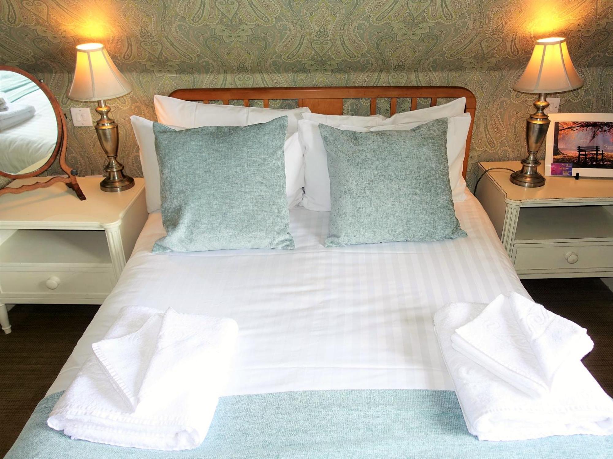 One Holyrood Hotel & Cafe Newport  Zimmer foto